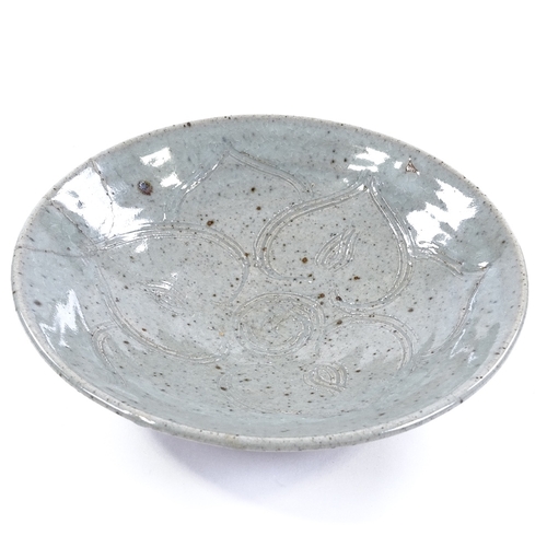 106 - Katherine Pleydell-Bouverie (1895-1985), studio pottery bowl with sgraffito flower design, impressed... 