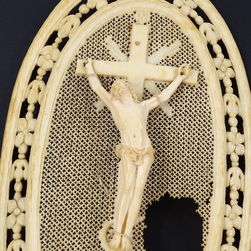 280 - An 18th century Dieppe ivory plaque depicting the crucifixion, height 15.5cm