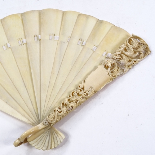 286 - A 19th century Dieppe ivory Brise fan, with carved and pierced dove decorated guard