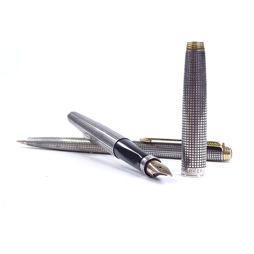 293 - A Parker 71 sterling silver cap & barrel fountain and propelling pencil set, gilded arrow clips and ... 