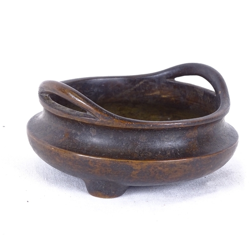 163 - A small Chinese bronze circular censer, 6 character mark underneath, diameter 9cm