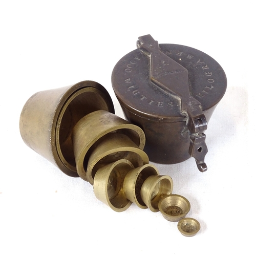 175 - A Dutch set of cast-brass Thousand Wigties Kilogramen brass bucket weights, case height 5cm