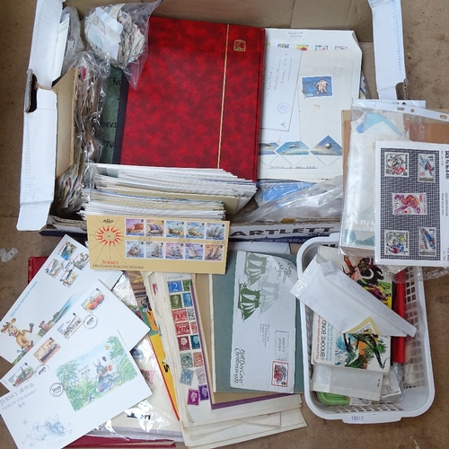 239 - A large quantity of postage stamps, including loose and some albums