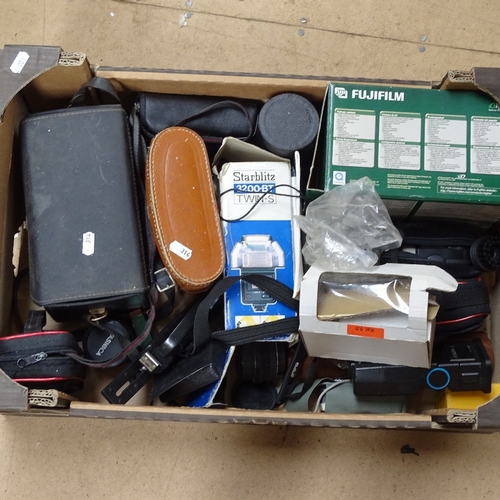 314 - A quantity of various cameras, binoculars and accessories