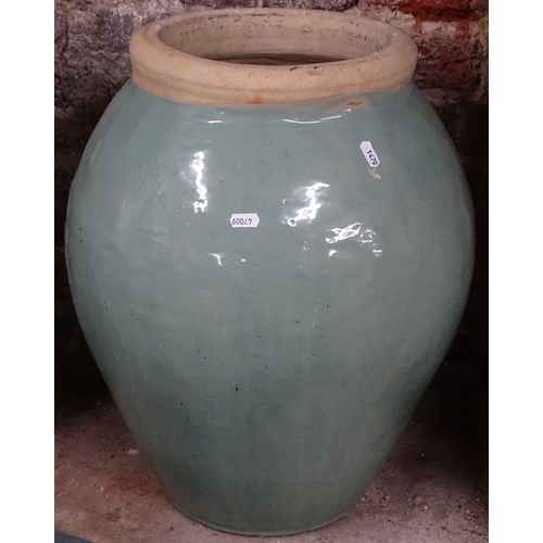 1470 - A large green glazed garden plant pot