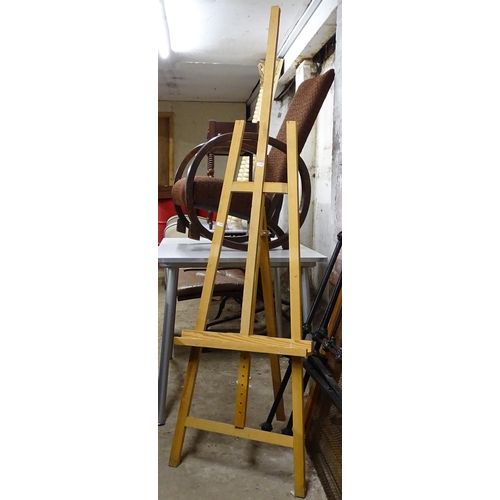 1473 - A pine floor standing artist's easel