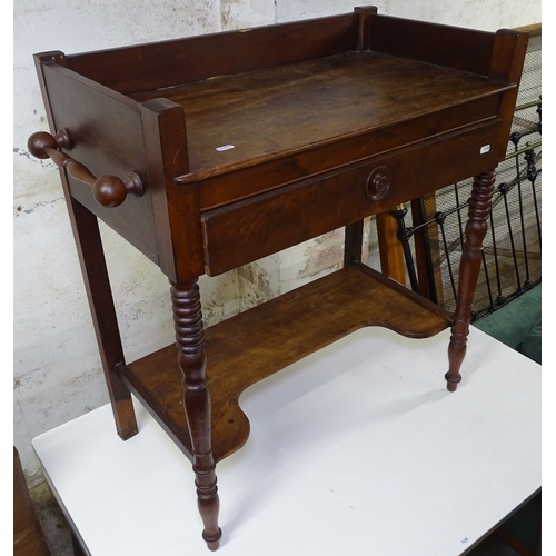 1479 - A 19th century mahogany wash stand, with single drawer, shelf under, on turned legs, W70cm