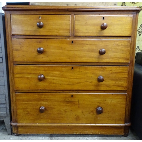 1525 - A Victorian mahogany round-cornered 5-drawer chest, W104cm, H105cm