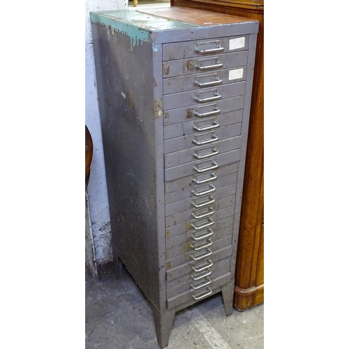 1528 - A Vintage 21-drawer metal filing cabinet, W29cm