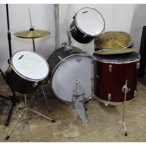 1547 - A 6-piece mixed drum kit