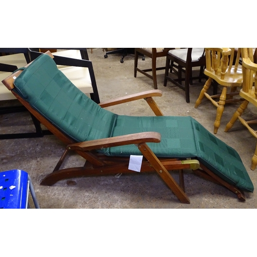 1591 - A hardwood folding steamer chair