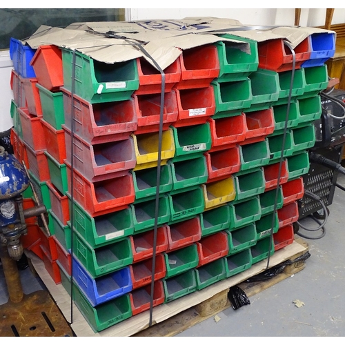 1614 - A large quantity of plastic workshop containers