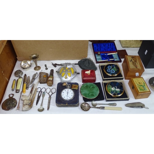 71 - Various collectables, including Venner Limited Type A.19 stopwatch, compacts, penknives, spectacles ... 