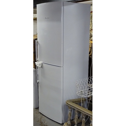 1565 - A Bosch fridge freezer, gwo