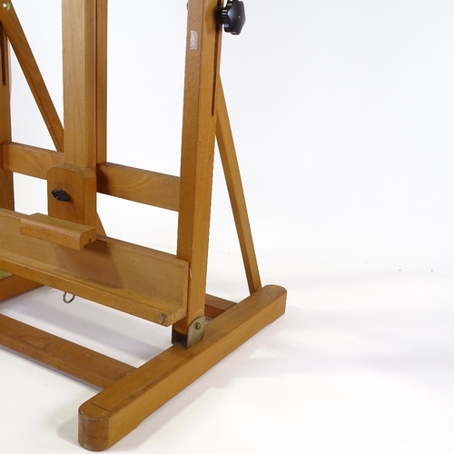 1301 - A modern studio easel