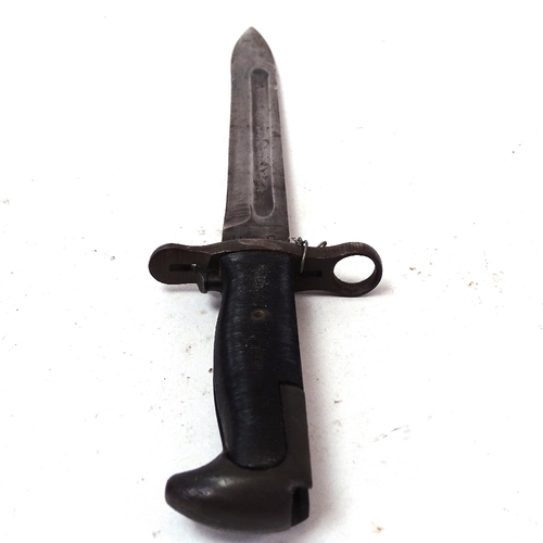 135 - A Second War Period American US Army M1 rifle bayonet, blade stamped UC UOS, blade length 25cm