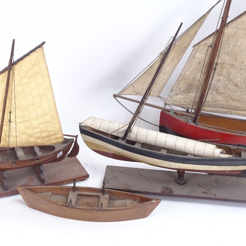 76 - Various Vintage wooden hulled pond yachts, largest length 29cm (4)