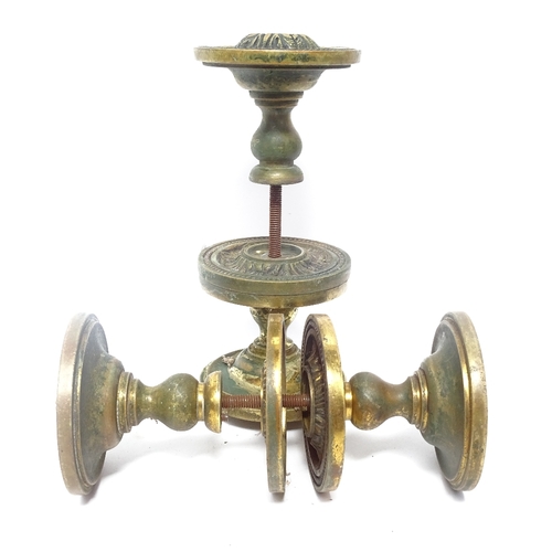 341 - 4 cast-brass large doorknobs with door plates, handle diameter 10cm