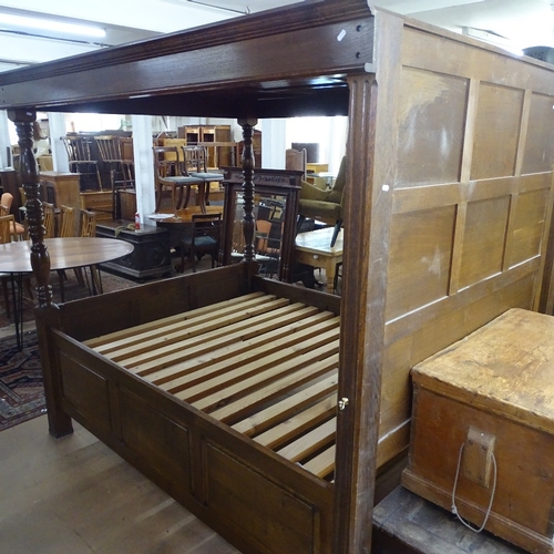 1547 - A good reproduction Tudor style full tester bed (5'), with fielded panelled head and footboard, and ... 