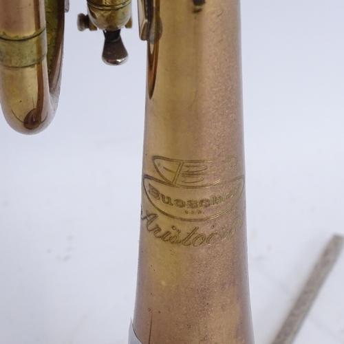 44 - A Buescher Aristocrat gold lacquered 3-valve trumpet, serial no. 623353, length 55cm, in original Bu... 