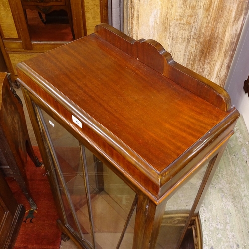 1206 - 1930s mahogany display cabinet with single glazed door, W57cm