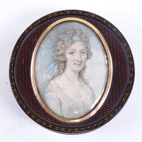 180 - A fine early 19th century circular lacquer box with painted crosshatch design, the lid having an ins... 