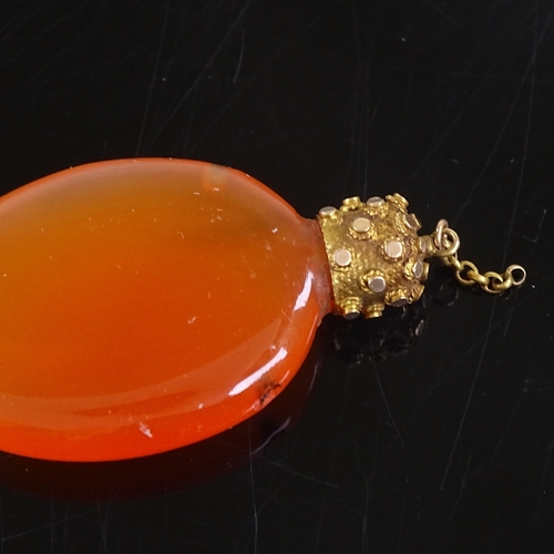 607 - An 18th century miniature carnelian chatelaine scent flask, unmarked gold cap, overall height 33.4mm... 