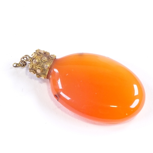 607 - An 18th century miniature carnelian chatelaine scent flask, unmarked gold cap, overall height 33.4mm... 