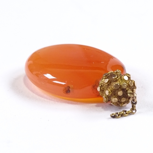 607 - An 18th century miniature carnelian chatelaine scent flask, unmarked gold cap, overall height 33.4mm... 