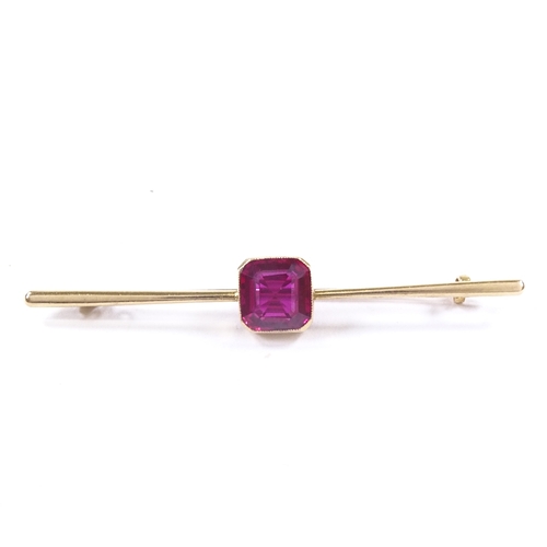 626 - An 18ct gold red stone bar brooch, brooch length 64.3mm, 4.8g