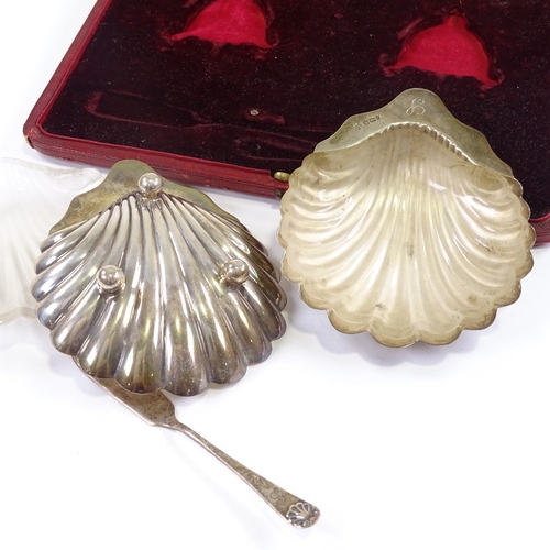 652 - A pair of Edwardian silver shell-shaped butter dishes, with fitted frosted glass inserts and 1 butte... 