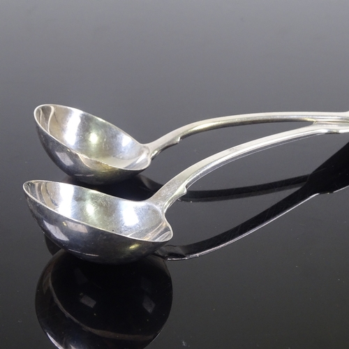 688 - A pair of William IV silver Fiddle pattern sauce ladles, by Mary Chawner, hallmarks London 1836, len... 