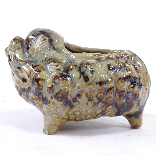 310 - A treacle glaze pottery grotesque animal, early 20th century, no factory marks, length 18cm