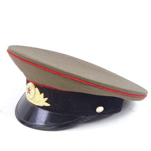 72 - A Russian USSR Army Officer's parade visor cap, size 58