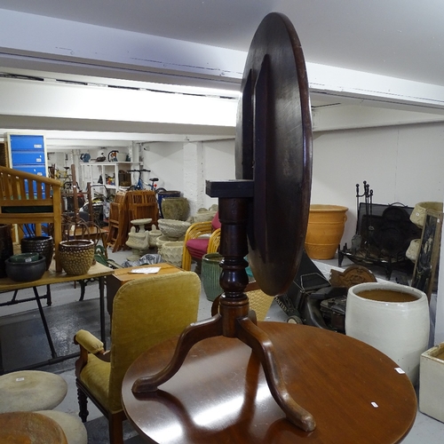 1800 - A Georgian mahogany tilt-top table, on tripod base, W90cm