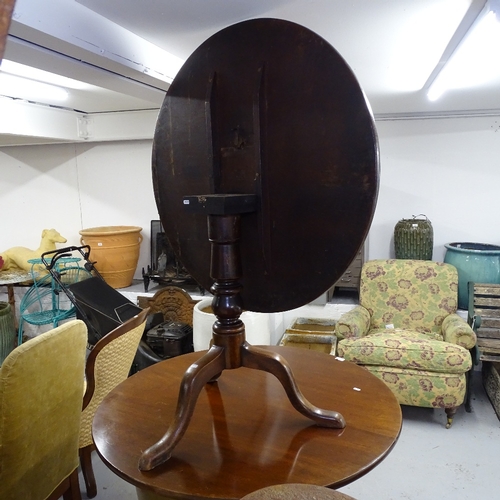 1800 - A Georgian mahogany tilt-top table, on tripod base, W90cm