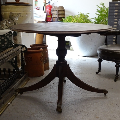 1834 - A circular mahogany breakfast table on quadruple base, 38