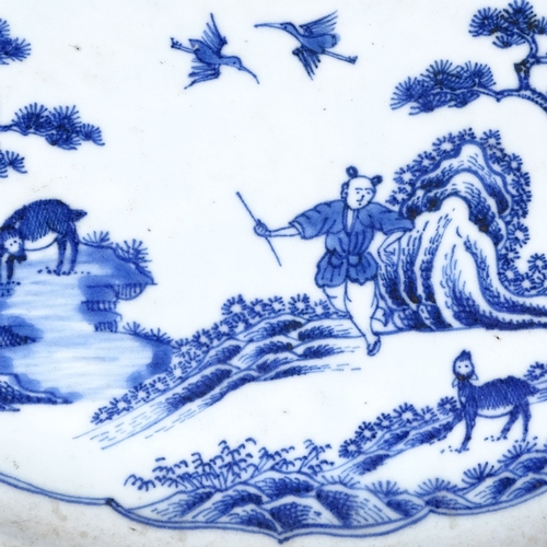 109 - 2 Chinese blue and white porcelain oval platters, diameter 36cm and 30cm (2)