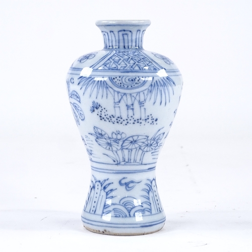 132 - A Chinese blue and white porcelain vase, hand painted decoration, height 16cm