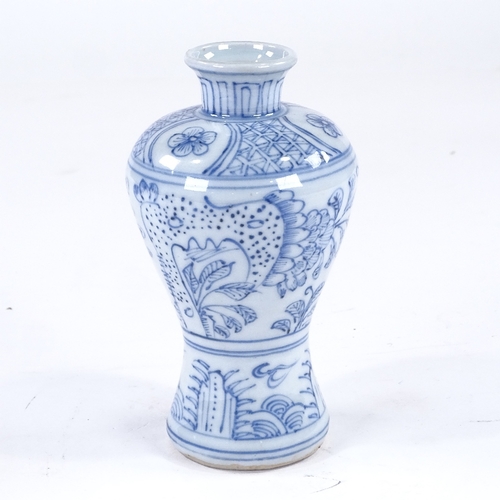 132 - A Chinese blue and white porcelain vase, hand painted decoration, height 16cm