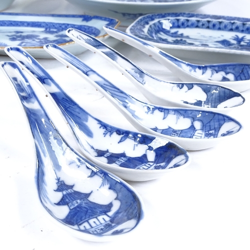 175 - A group of Chinese blue and white porcelain