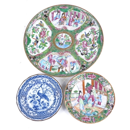 217 - A Chinese famille vert porcelain plate, diameter 25cm, and 2 other small Chinese plates (3)