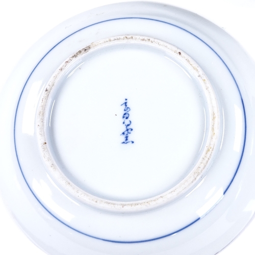 217 - A Chinese famille vert porcelain plate, diameter 25cm, and 2 other small Chinese plates (3)