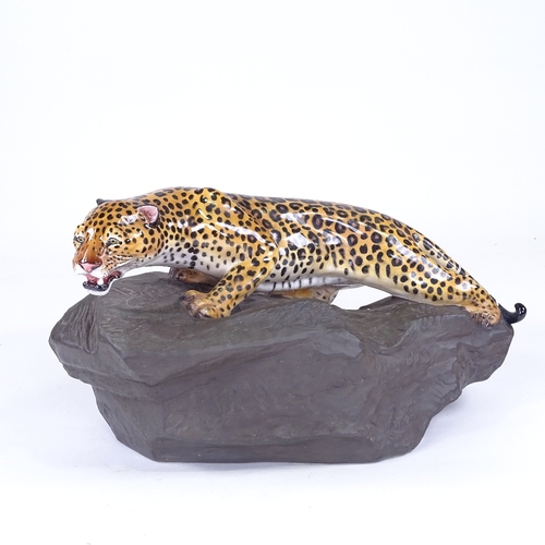 218 - Royal Doulton leopard HN2638, length 40cm