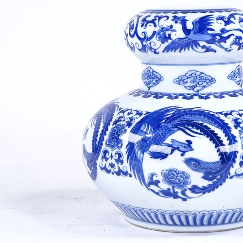 234 - A Chinese blue and white porcelain vase, with phoenix design, height 21cm