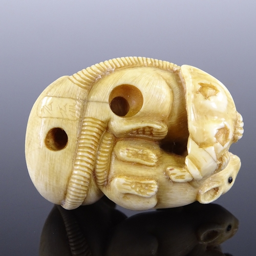 271 - A 19th century Japanese ivory netsuke, depicting 3 rats, 4cm across