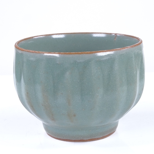 286 - A Chinese celadon glaze porcelain bowl, diameter 10cm