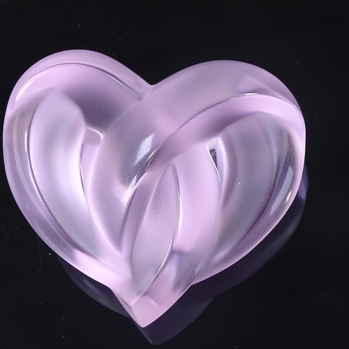 65 - LALIQUE - pink frosted glass, coeurs entrelaces paperweight, 7cm x 6cm