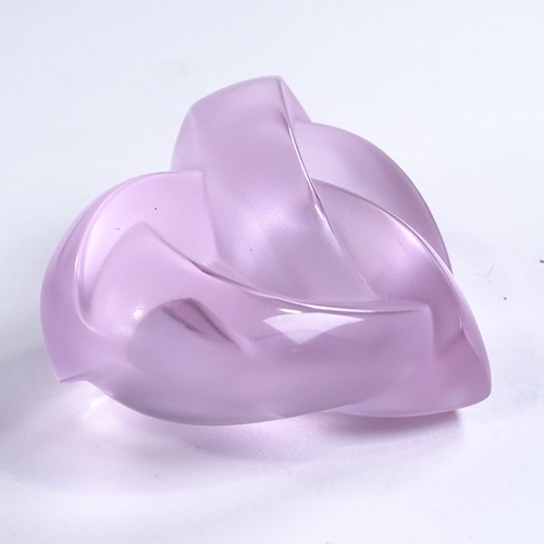 65 - LALIQUE - pink frosted glass, coeurs entrelaces paperweight, 7cm x 6cm