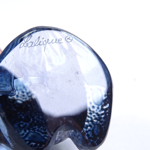 72 - LALIQUE - blue glass grenouille (frog), engraved signature, height 5cm